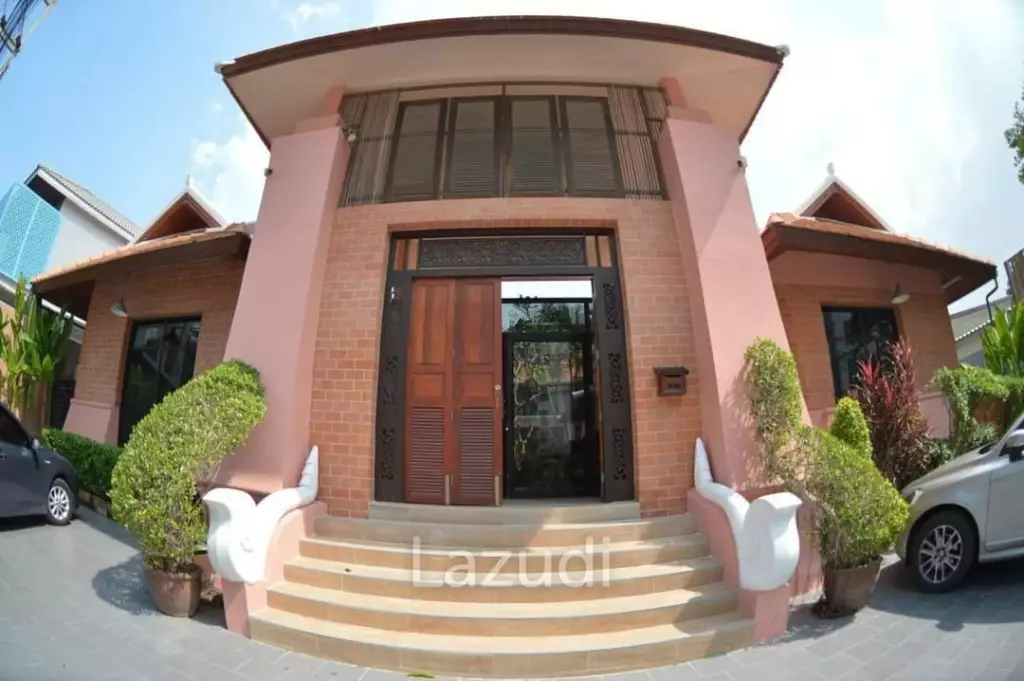 10 Bedrooms 8 Bathroom Villa at Pratamnak