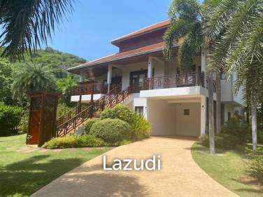 WHITE LOTUS 2 : Stunning 4 Bed Bali Style Mountain View Pool Villa