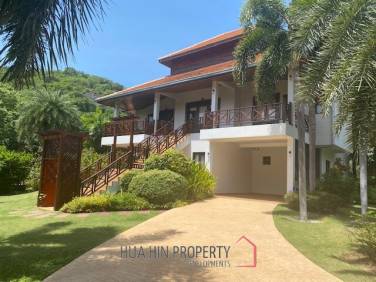 WHITE LOTUS 2 : Stunning 4 Bed Bali Style Mountain View Pool Villa