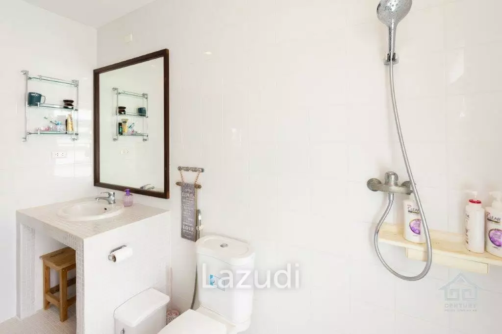 VILLA VISTA : Good Value 4 bed villa with direct access to huge communal pool, gardens and clubhouse.