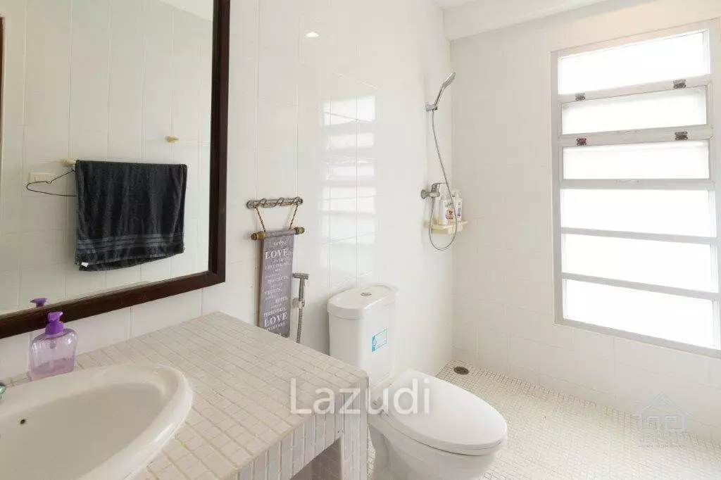 VILLA VISTA : Good Value 4 bed villa with direct access to huge communal pool, gardens and clubhouse.
