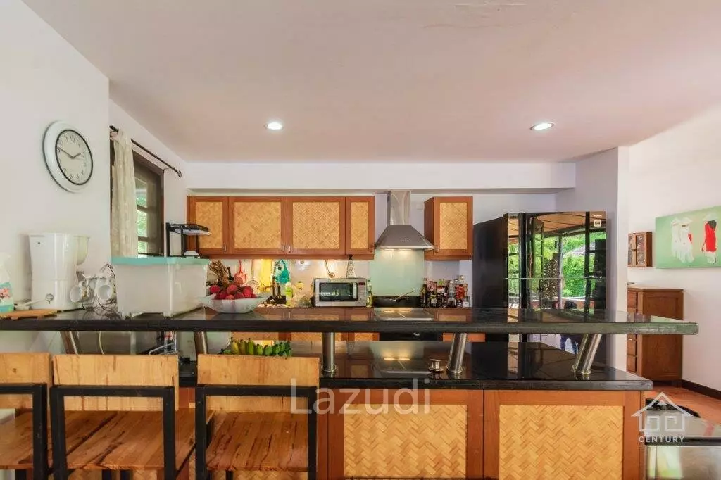 VILLA VISTA : Good Value 4 bed villa with direct access to huge communal pool, gardens and clubhouse.