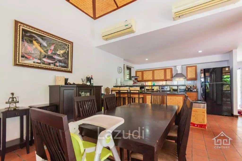 VILLA VISTA : Good Value 4 bed villa with direct access to huge communal pool, gardens and clubhouse.