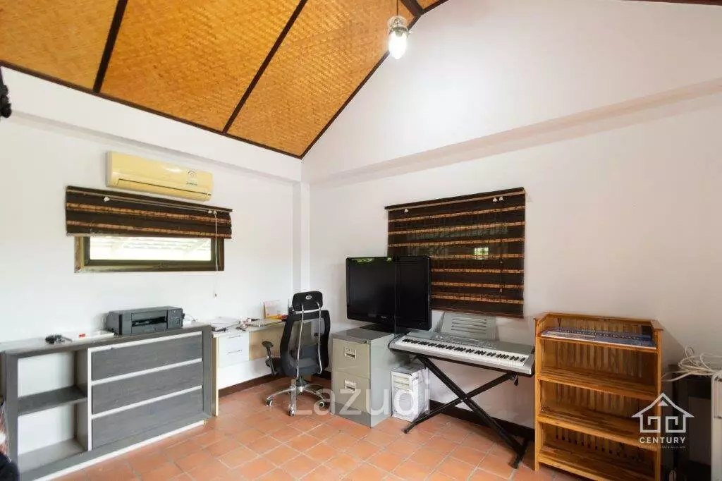 VILLA VISTA : Good Value 4 bed villa with direct access to huge communal pool, gardens and clubhouse.