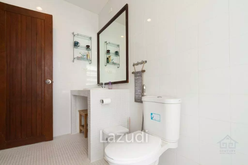 VILLA VISTA : Good Value 4 bed villa with direct access to huge communal pool, gardens and clubhouse.