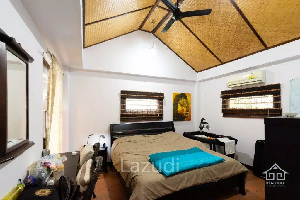 VILLA VISTA : Good Value 4 bed villa with direct access to huge communal pool, gardens and clubhouse.
