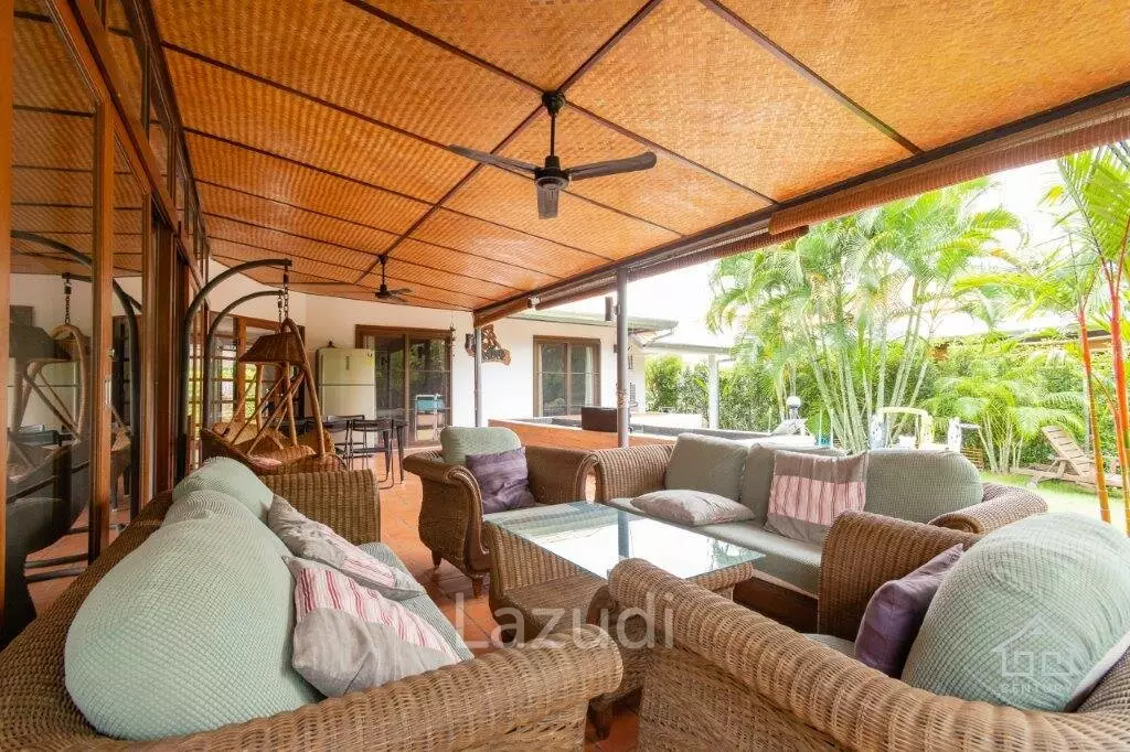 VILLA VISTA : Good Value 4 bed villa with direct access to huge communal pool, gardens and clubhouse.