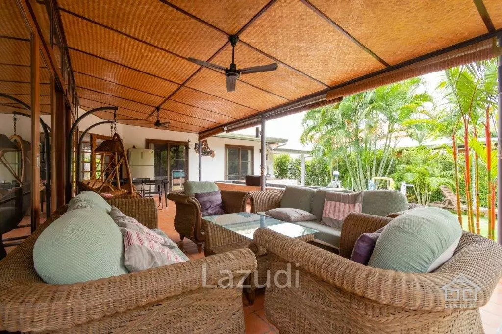 VILLA VISTA : Good Value 4 bed villa with direct access to huge communal pool, gardens and clubhouse.