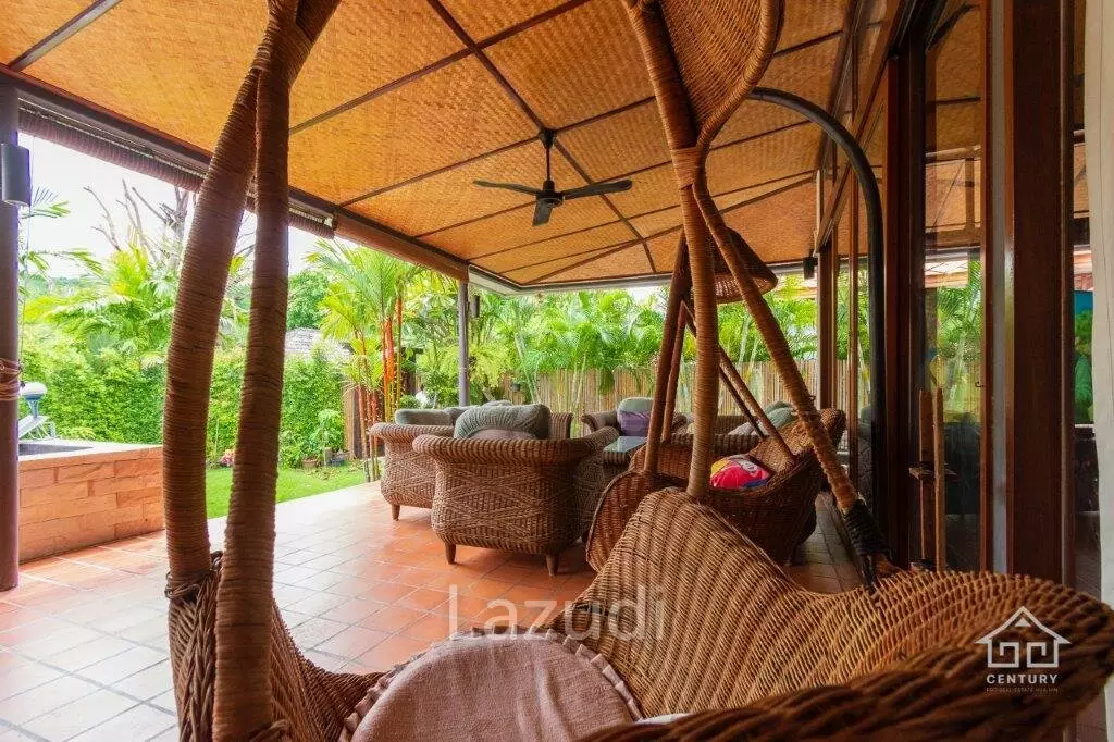 VILLA VISTA : Good Value 4 bed villa with direct access to huge communal pool, gardens and clubhouse.