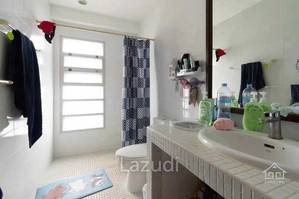 VILLA VISTA : Good Value 4 bed villa with direct access to huge communal pool, gardens and clubhouse.