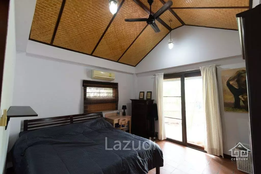 VILLA VISTA : Good Value 4 bed villa with direct access to huge communal pool, gardens and clubhouse.