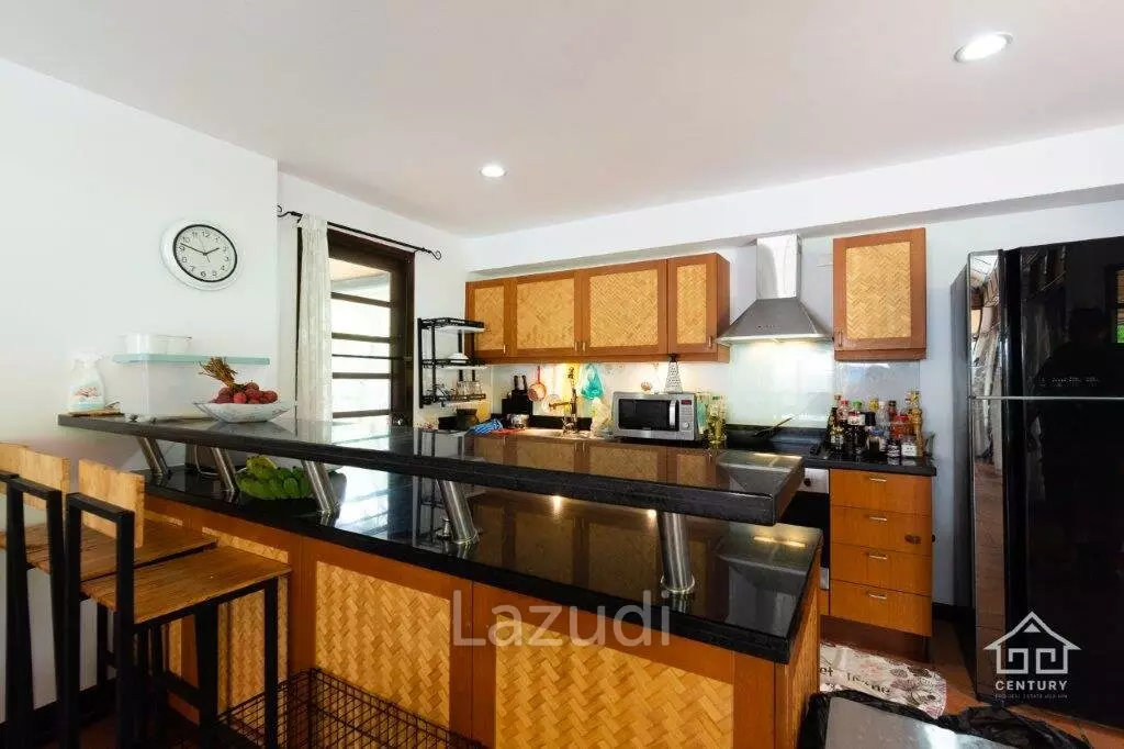 VILLA VISTA : Good Value 4 bed villa with direct access to huge communal pool, gardens and clubhouse.