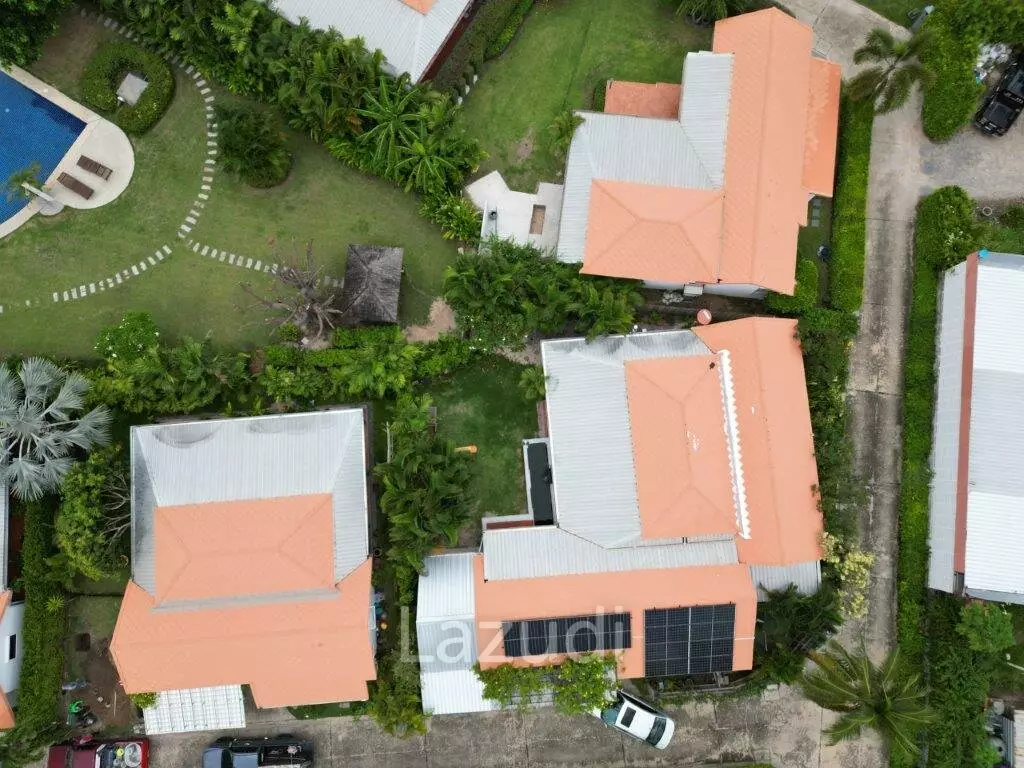 VILLA VISTA : Good Value 4 bed villa with direct access to huge communal pool, gardens and clubhouse.