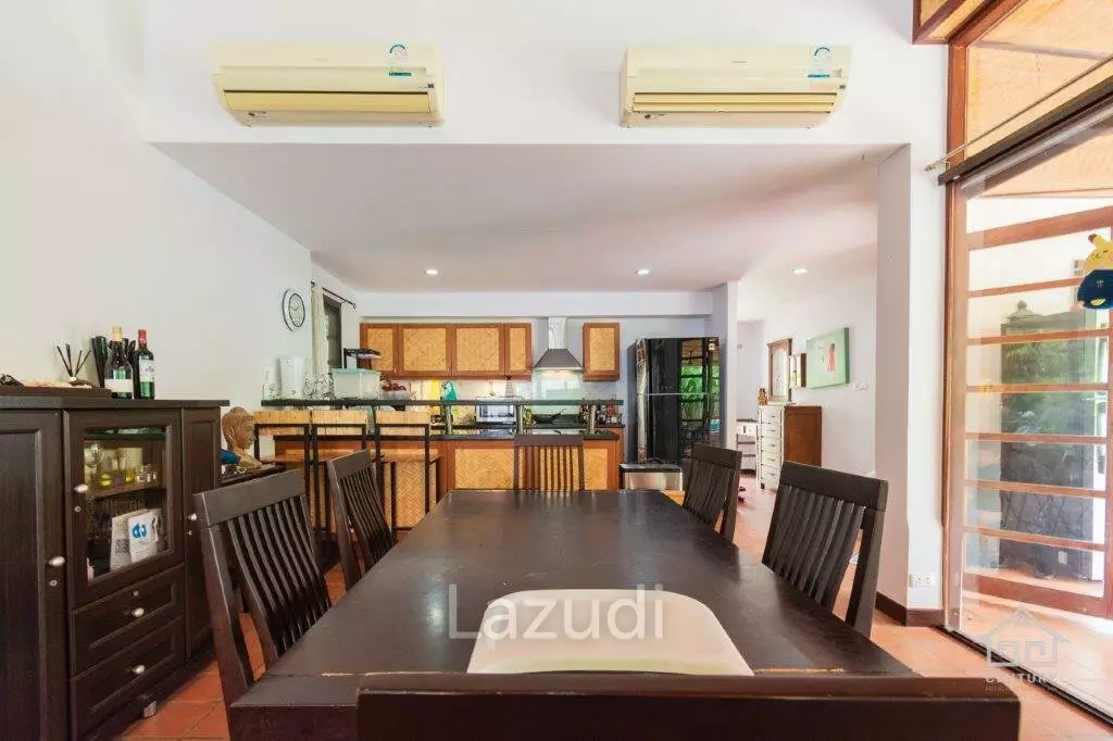 VILLA VISTA : Good Value 4 bed villa with direct access to huge communal pool, gardens and clubhouse.