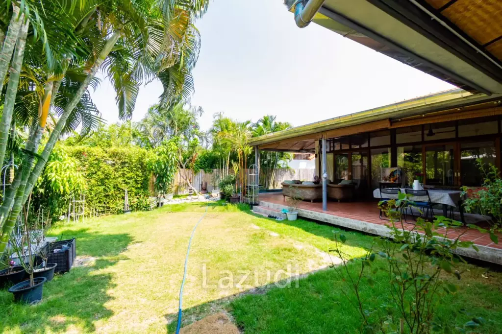 VILLA VISTA : Good Value 4 bed villa with direct access to huge communal pool, gardens and clubhouse.