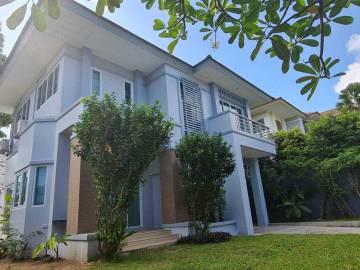 Modern style 3 bed villa in private residence