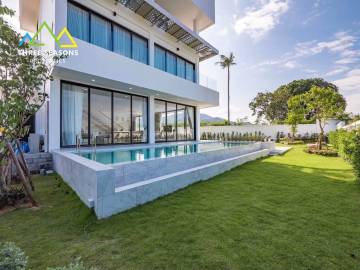 Modern style 3 bed villa in private residence