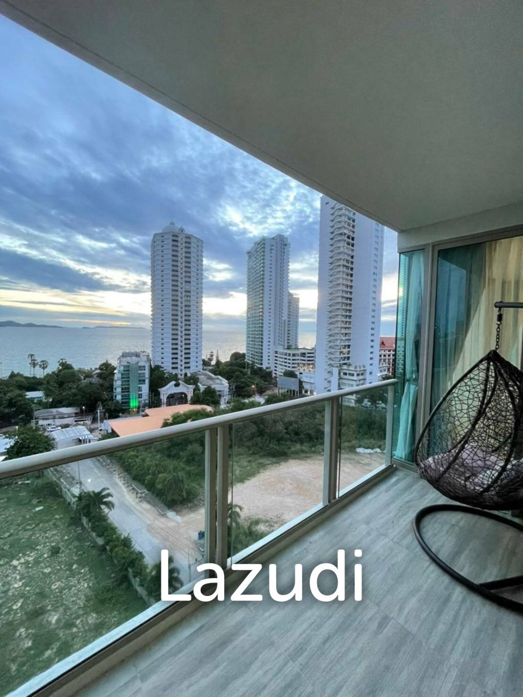 2 Bed 2 Bath 70 SQ.M Riviera Wongamat Condo