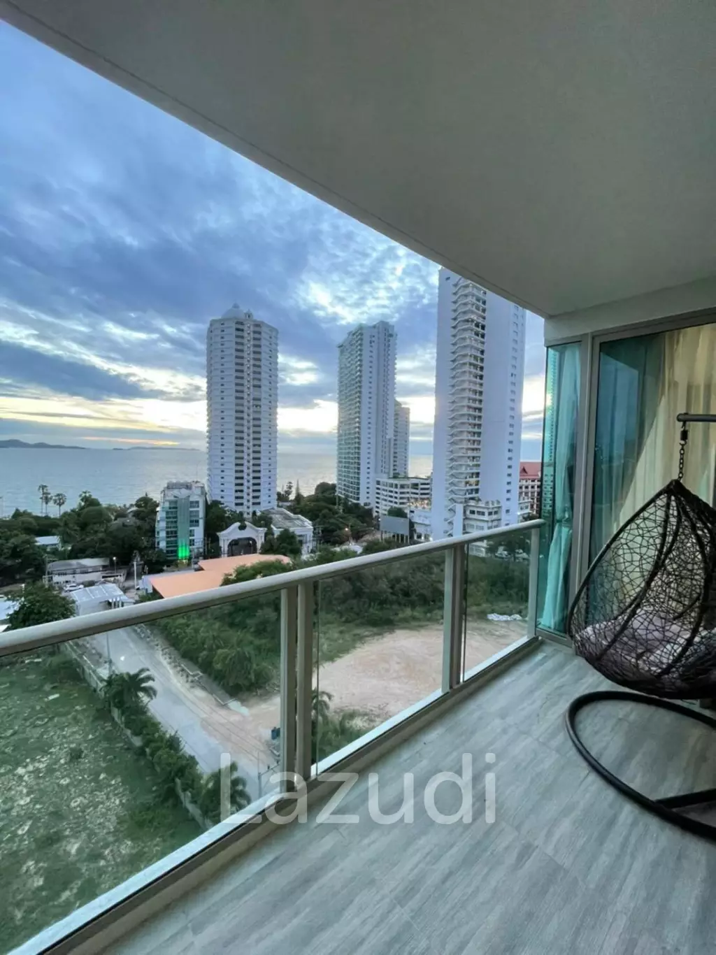 2 Bed 2 Bath 70 SQ.M Riviera Wongamat Condo