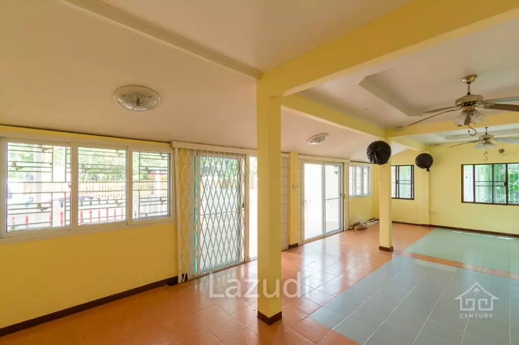 Townhouse 4 Bed near Takiab Beach