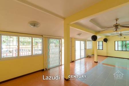 Townhouse 4 Bed near Takiab Beach