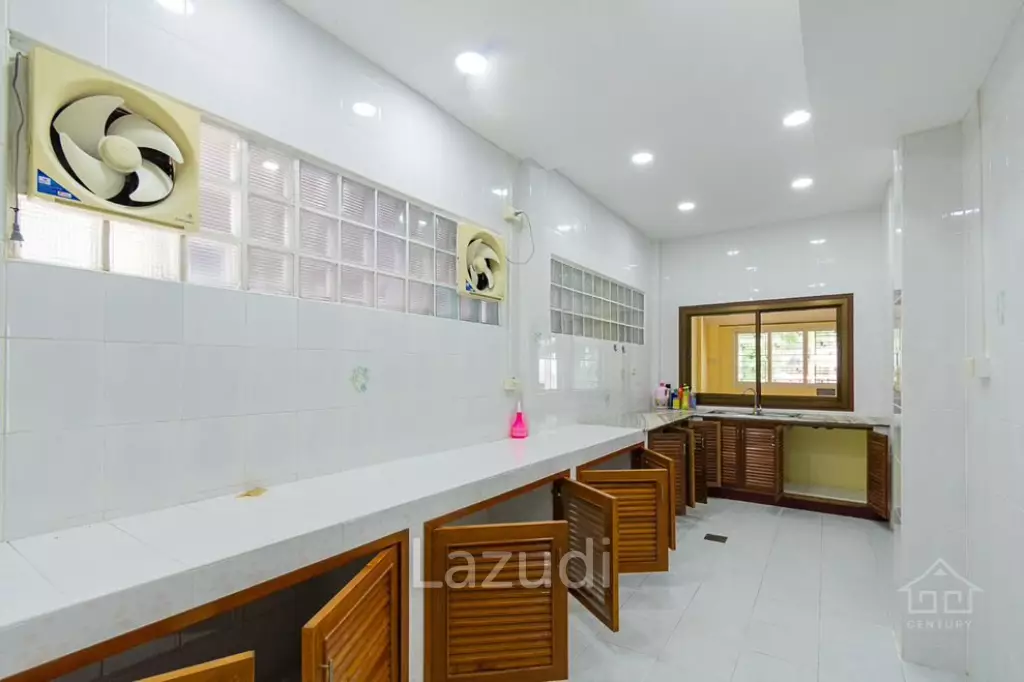 Townhouse 4 Bed near Takiab Beach