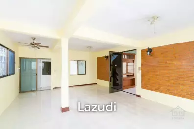 Townhouse 4 Bed near Takiab Beach