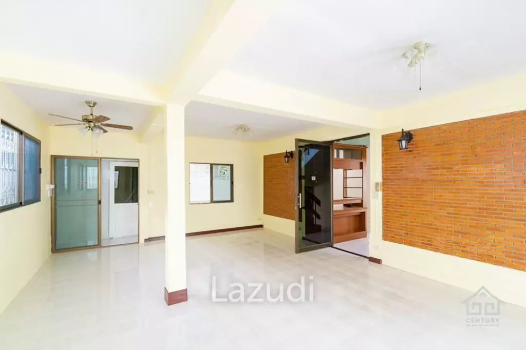 Townhouse 4 Bed near Takiab Beach
