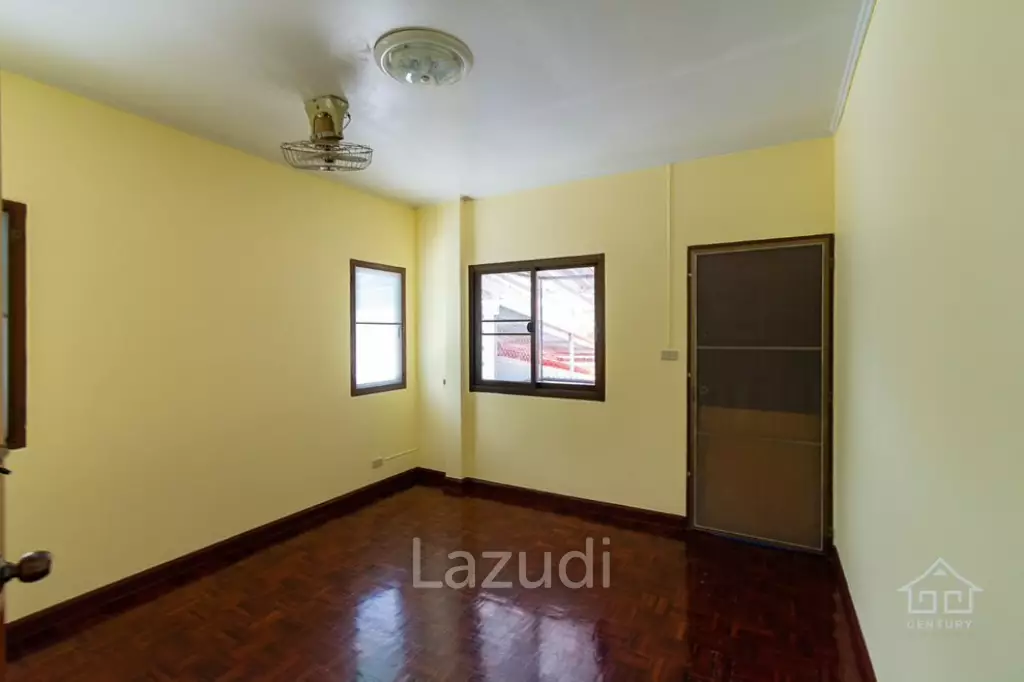 Townhouse 4 Bed near Takiab Beach