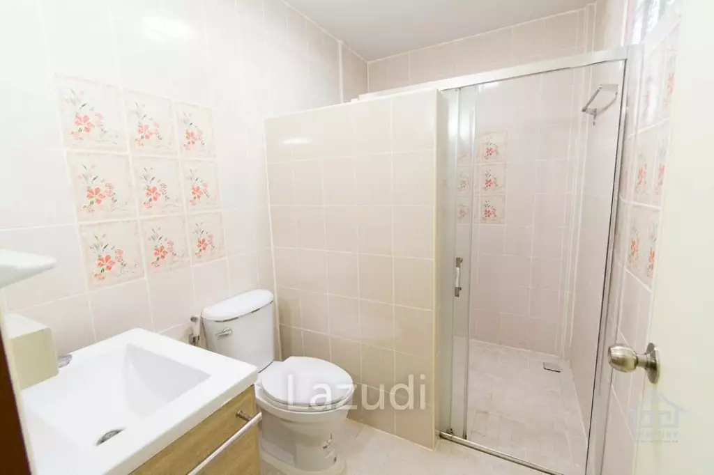 Townhouse 4 Bed near Takiab Beach