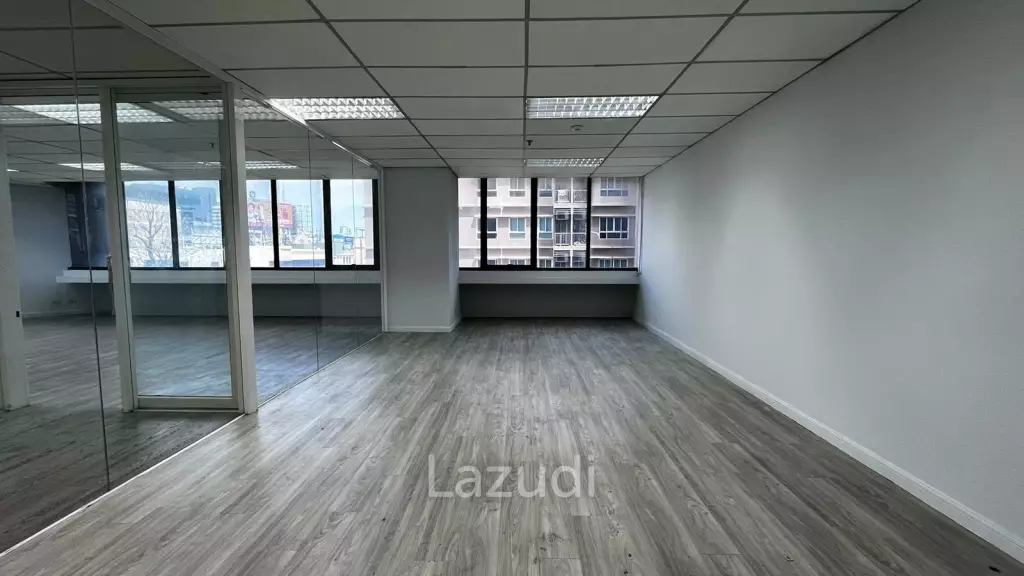 Office For Rent At Chamnan Phenjati