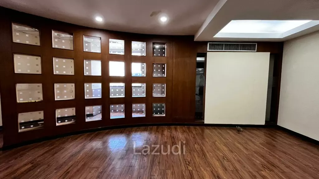 Office For Rent At Chamnan Phenjati