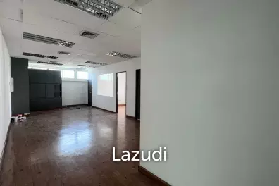Office For Rent At Tossapon Building