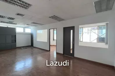 Office For Rent At Tossapon Building