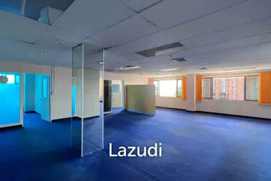 Office For Rent At Tossapon Building