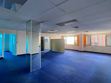 Office For Rent At Tossapon Building