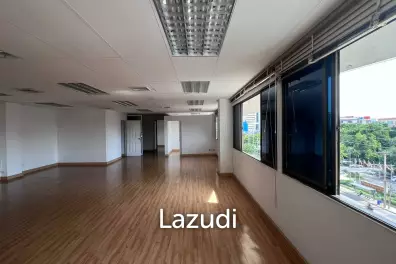 Office For Rent At Tossapon Building