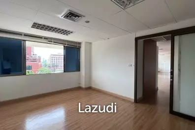 Office For Rent At Tossapon Building