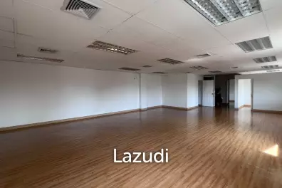 Office For Rent At Tossapon Building