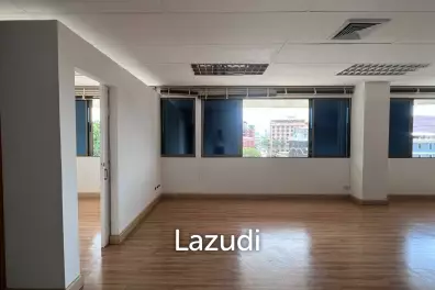 Office For Rent At Tossapon Building