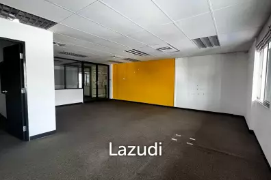 Office For Rent At Tossapon Building
