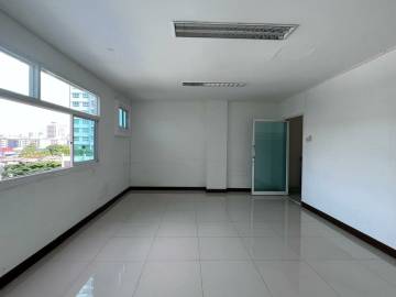 Office For Rent At Tossapon Building