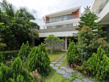 6 Bedroom Sea View and Mountain View Private Pool Villa