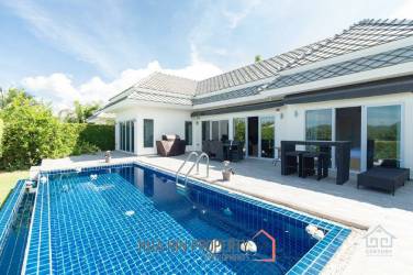 BLACK MOUNTAIN : Luxury 3 bed pool villa overlooking Black Mountain Golf Course