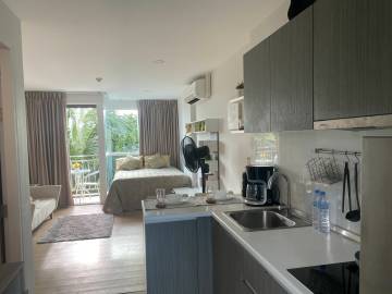 32 sqm studio on the 5th floor in 5 min from Kata beach