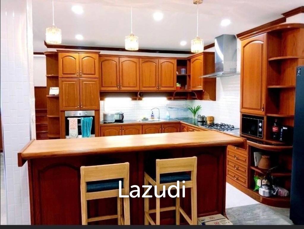 5 Bed Villa in Marb Prachan Pattaya