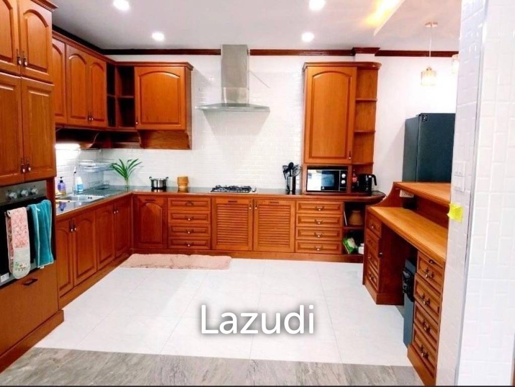 5 Bed Villa in Marb Prachan Pattaya