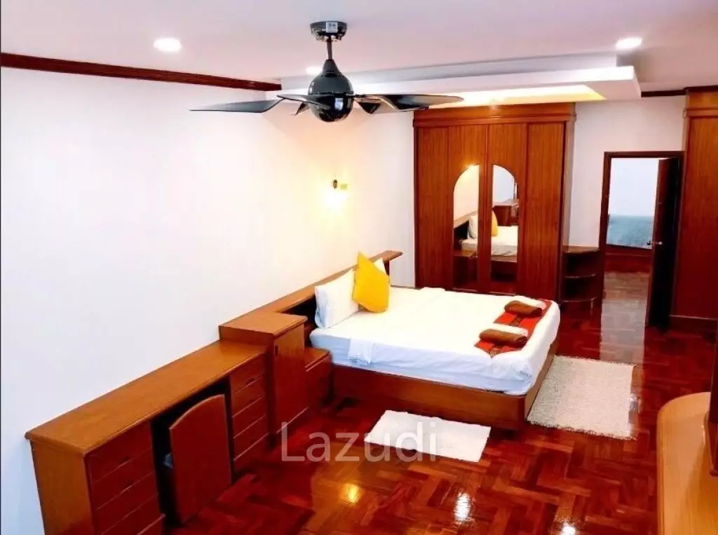5 Bed Villa in Marb Prachan Pattaya