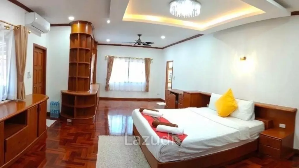 5 Bed Villa in Marb Prachan Pattaya