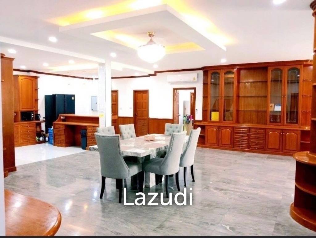 5 Bed Villa in Marb Prachan Pattaya